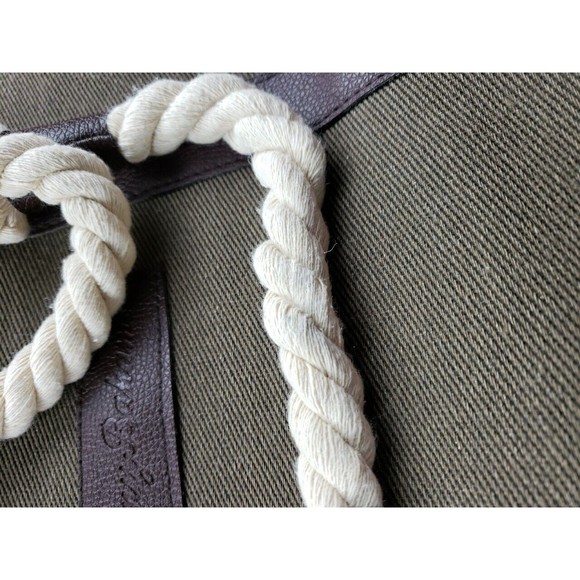 Tommy Bahama - Weekend Duffel Bag With Shoulder Strap Rope Handle - Picture 8 of 10